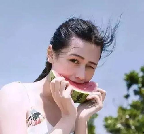 娱乐吃瓜头像女生动漫版,揭秘娱乐圈幕后故事